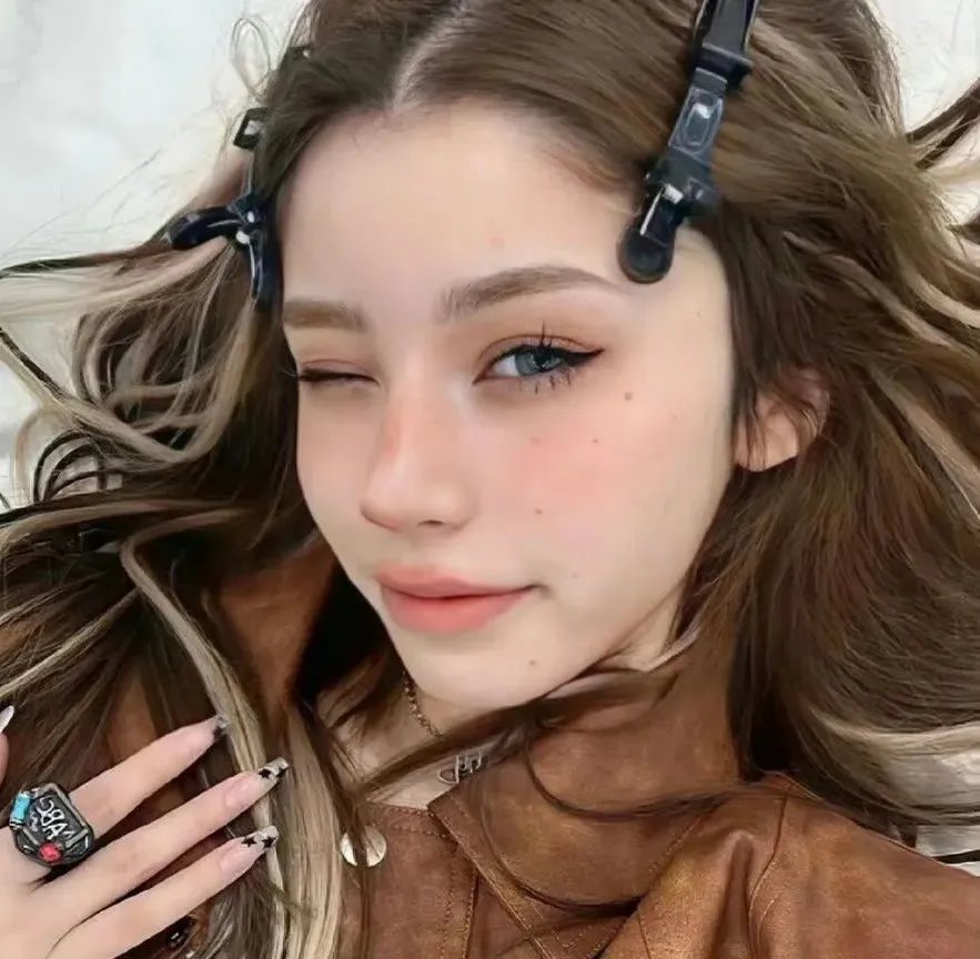 侦探佳安：锋利的刀刃